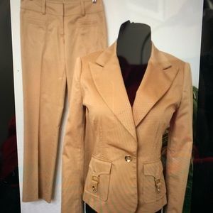 Cache Sandy Beige 2 piece pant suit. Jacket is size 0 and pants are size 2.
